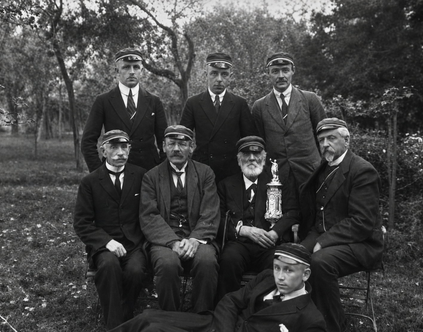 Tartu universitātes Konventa dārzā kopā ar studentu korporācijas LIVONIA biedriem 1922.g.